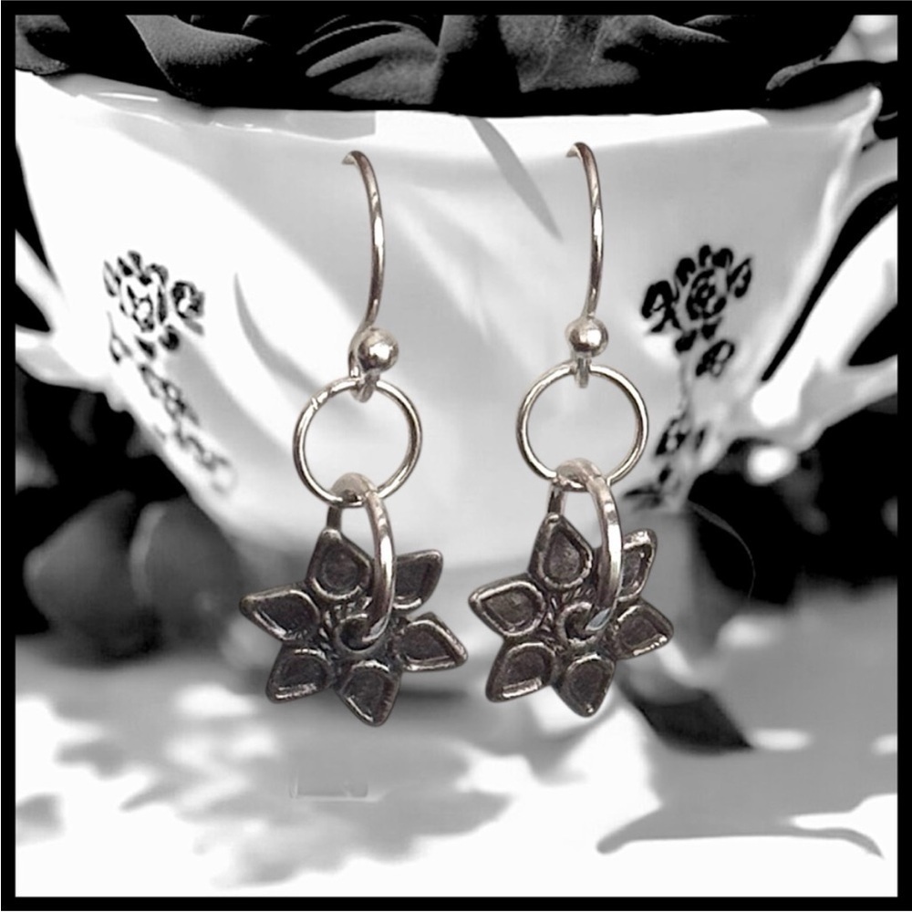 5 For $25💫Wiccan Gunmetal Flower Dangles